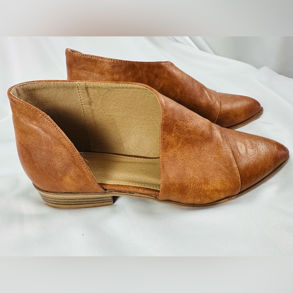 Catherine Malandrino Tan Flats